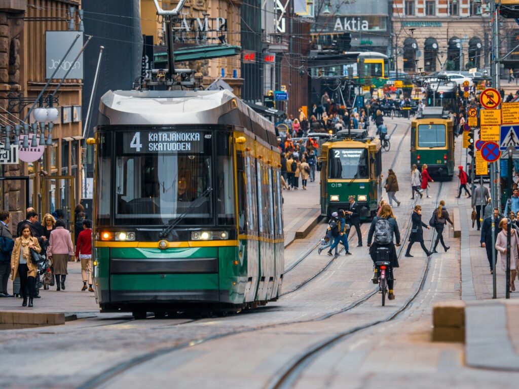 bonde urbano verde e amarelo
