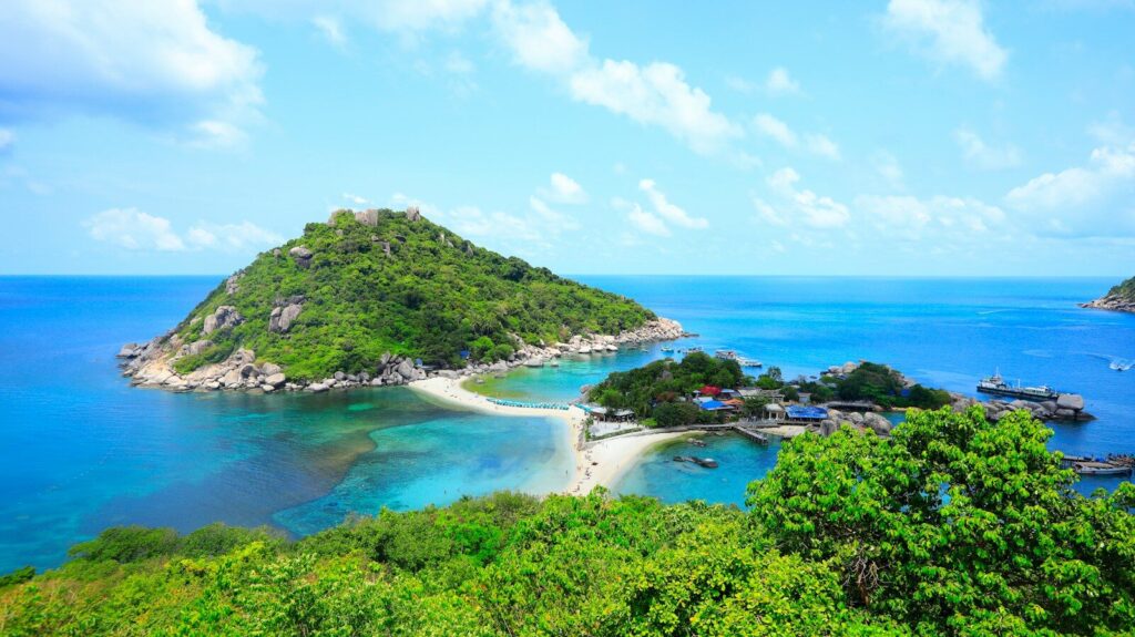 The sandbar joining the three islets of Koh Nang Yuan seen from above